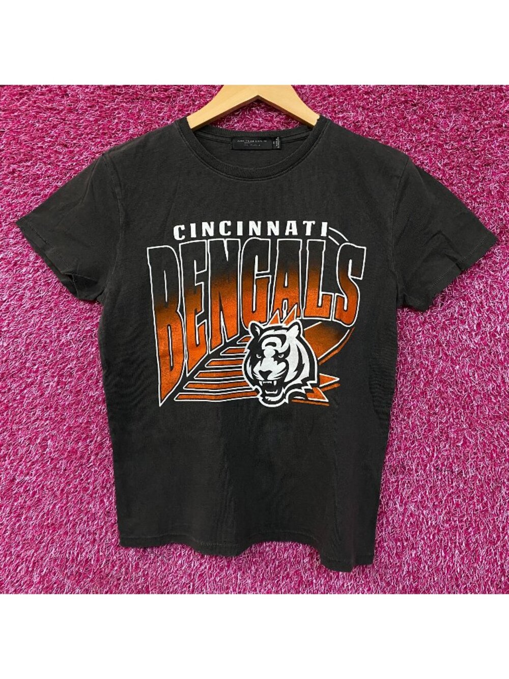 Junk Food Clothing Cincinnati Bengals Chrome Retro Style Women's T-Shirt XS